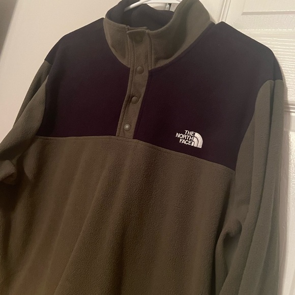 North Face Pullover - Picture 5 of 5